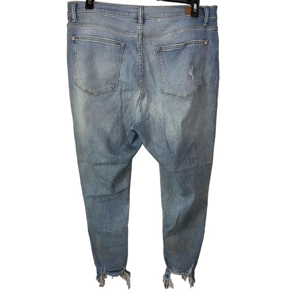Judy Blue Cropped Fit Distressed Light Wash Jeans JB8295LT Size 1XL - Picture 2 of 7